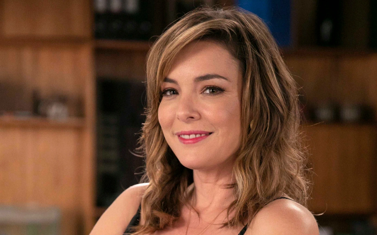 Regiane Alves estreia como professora em nova novela da Globo agora em agosto