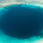 Descubra Agora o Buraco do Dragão, um Sumidouro submarino de 301 metros de profundidade onde a Vida Se Desfaz sem Oxigênio