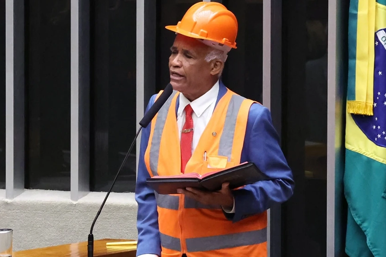 Pastor Sargento Isidório defende PEC que reduz jornada de trabalho em 4 horas semanais agora