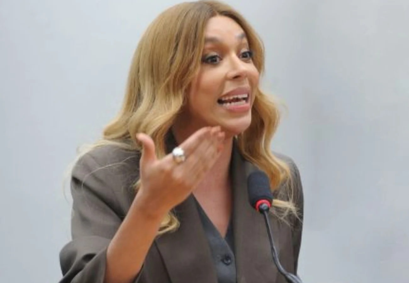 Erika Hilton hoje detona repórter após pergunta sobre banheiros trans