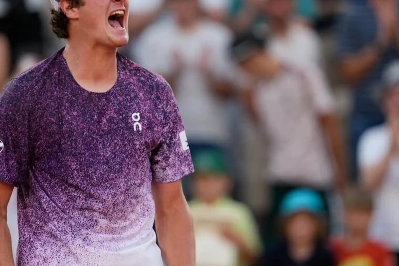 João Fonseca conquista heroica vitória sobre Novak Djokovic em Roland Garros 3 a 2