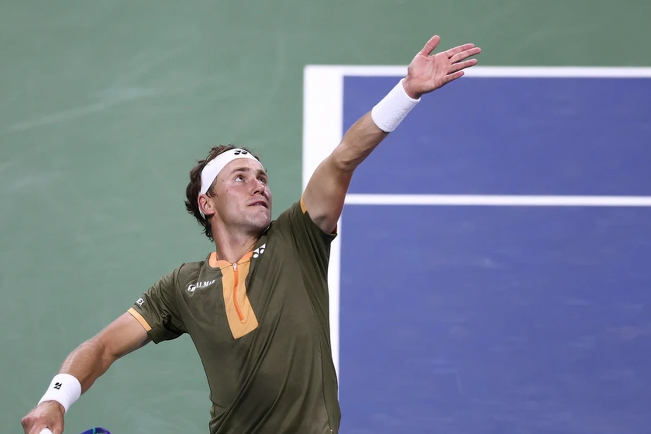 João Fonseca enfrenta Casper Ruud nas oitavas de final de Roland Garros hoje no Paris