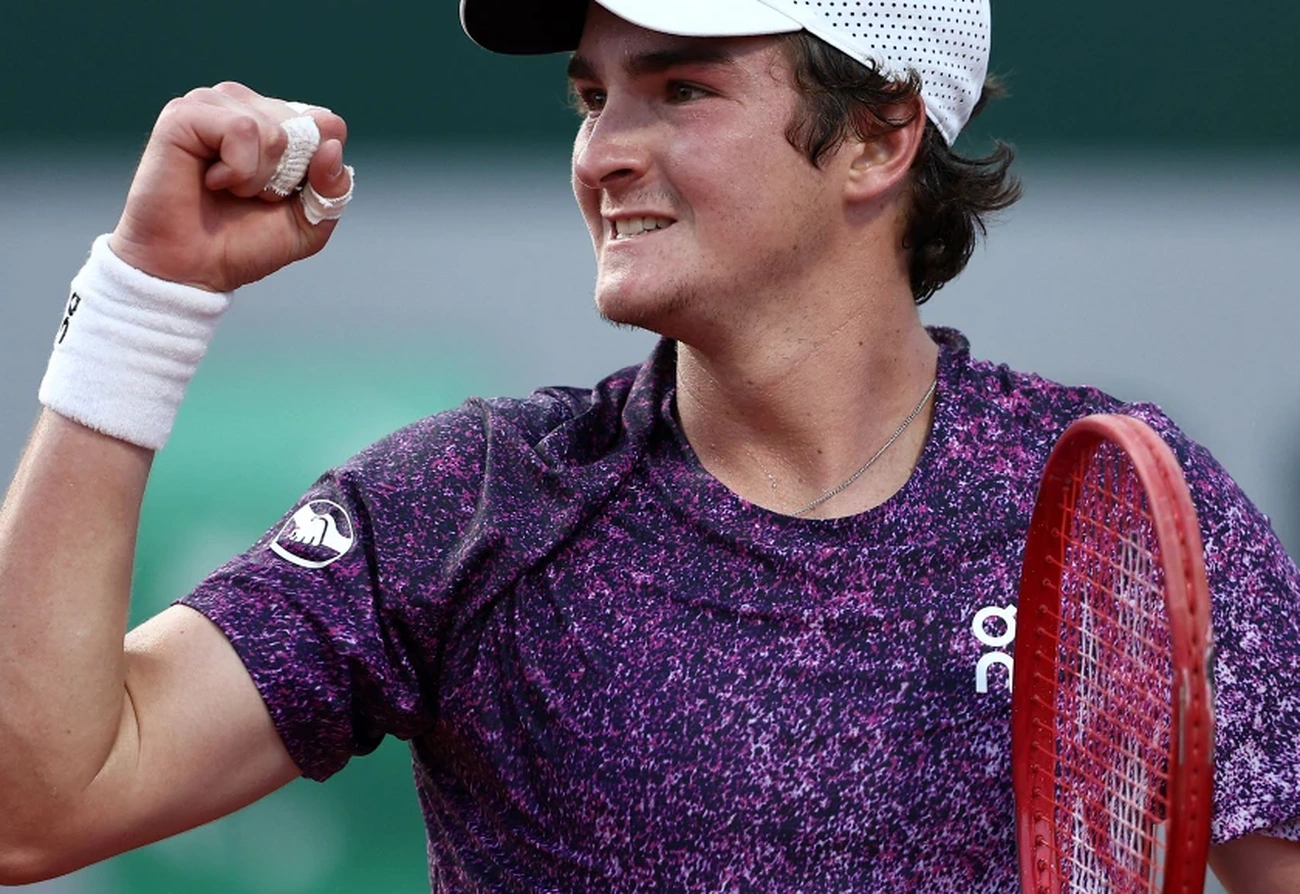 João Fonseca Vence Djokovic em Roland Garros e Faz Discurso Emocionado Agora