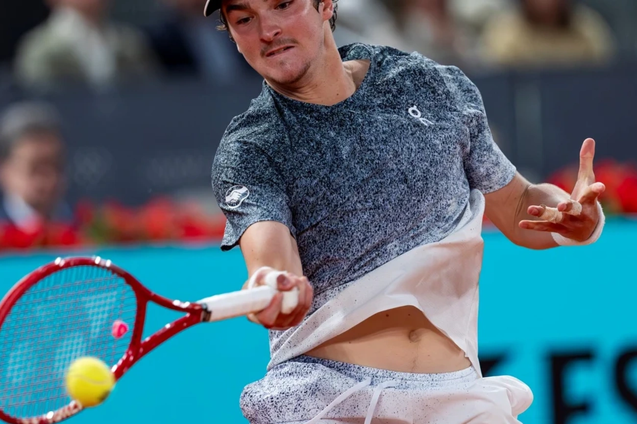 Agora João Fonseca x Djokovic 10h30 em Roland Garros