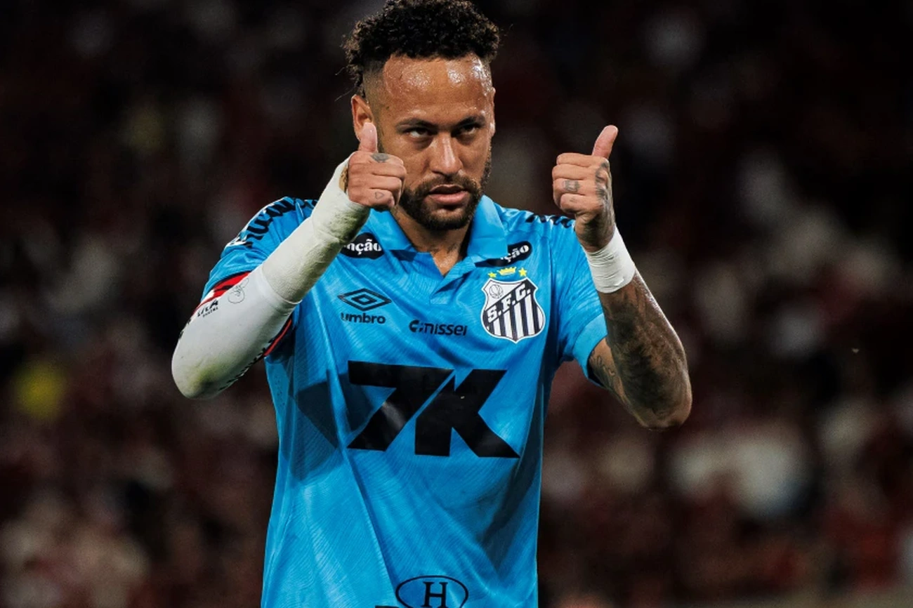 Neymar escapou de lesão grave hoje a tempo da Copa do Mundo