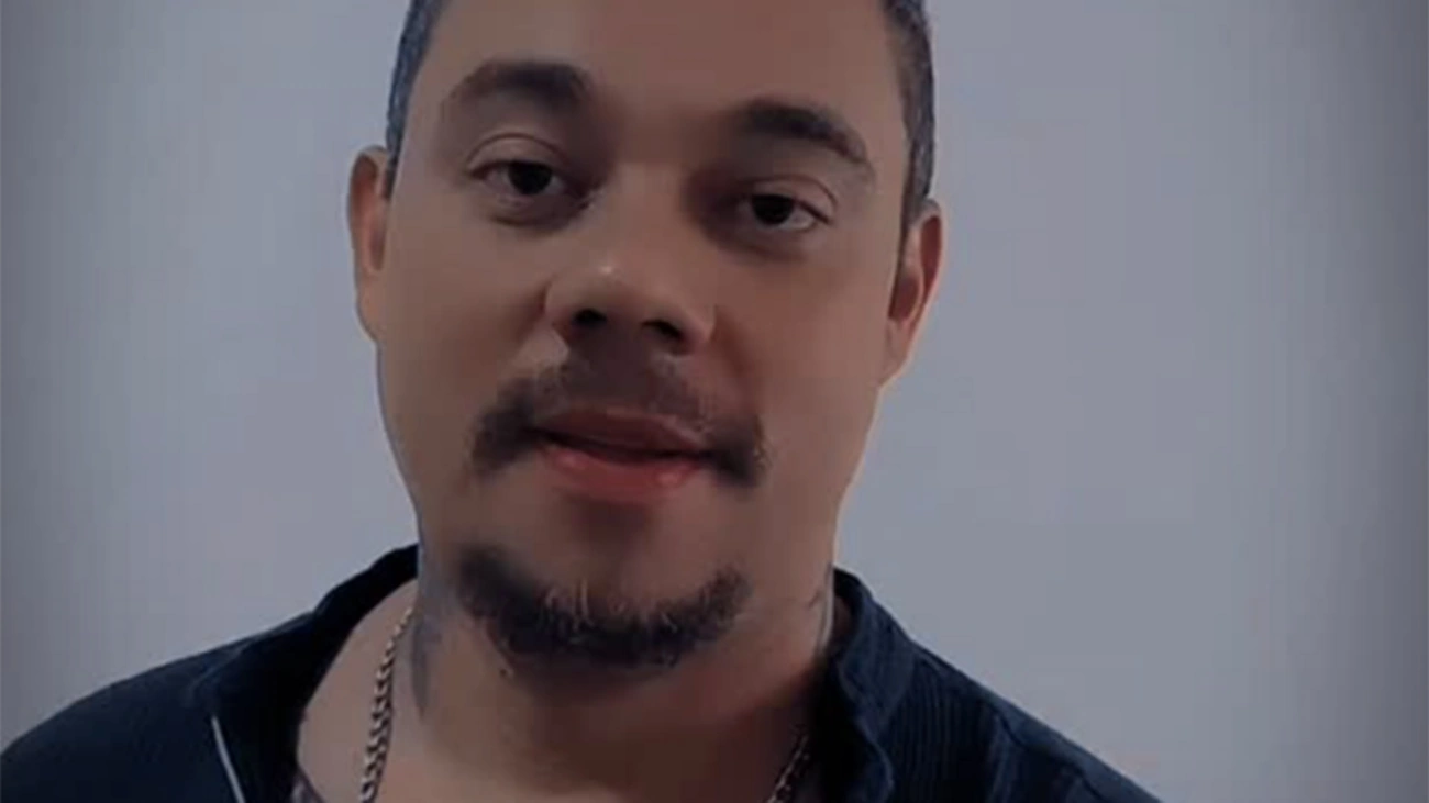 Cantor Adriano Muniz morre aos 38 anos em Brasília hoje