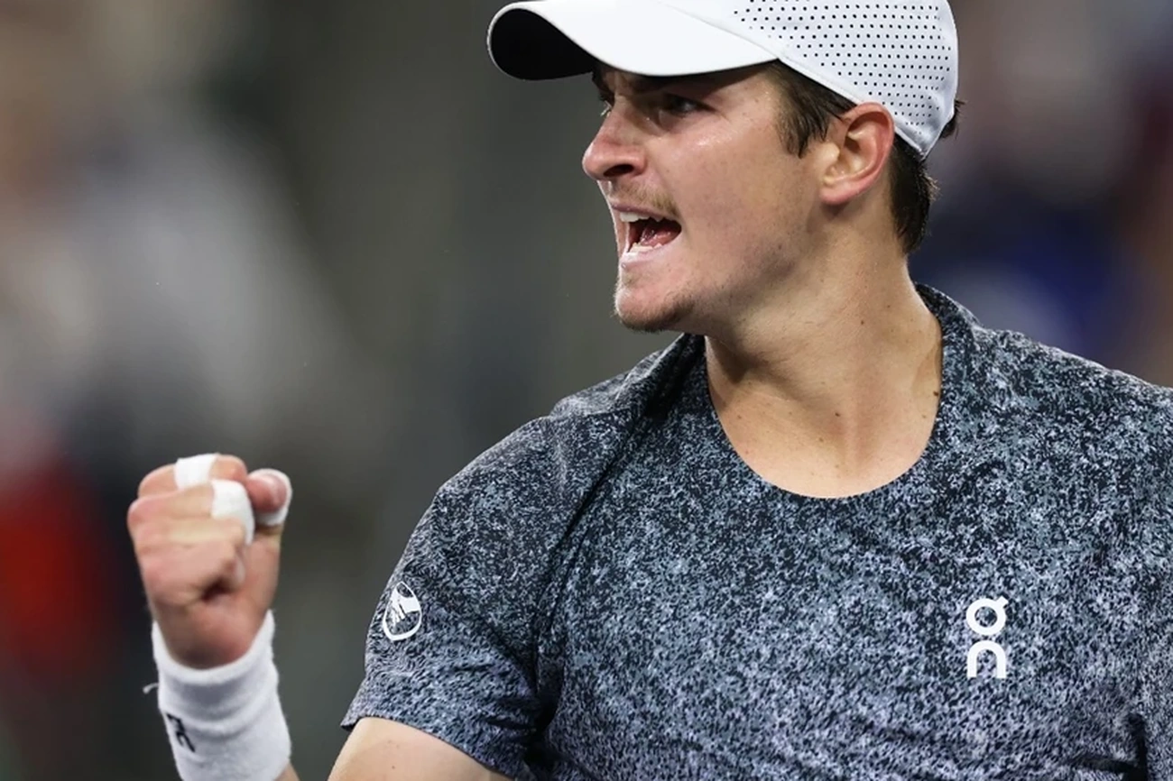 João Fonseca surpreende e vence Djokovic em Roland Garros hoje