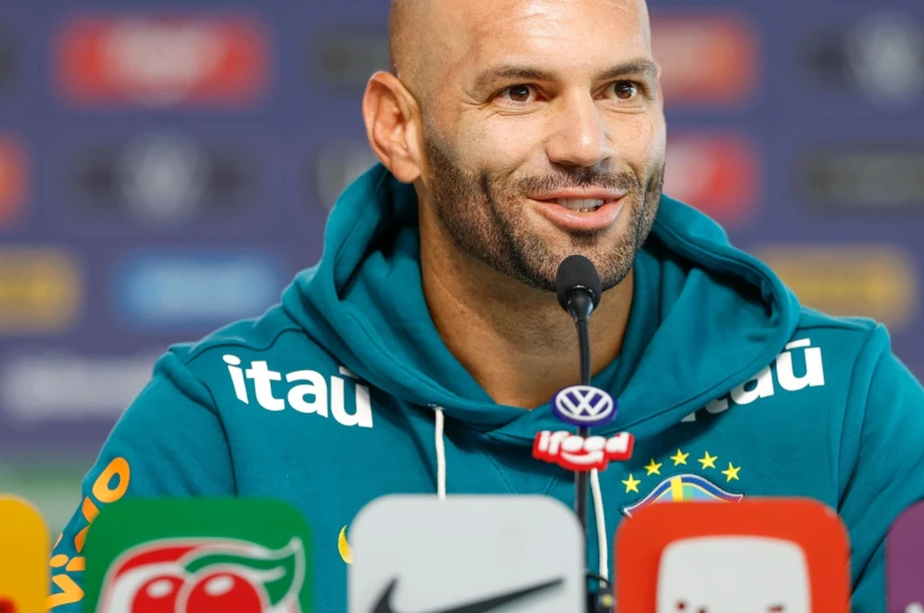 Weverton relembra desmaio em convocação para Copa agora com 56 convocações